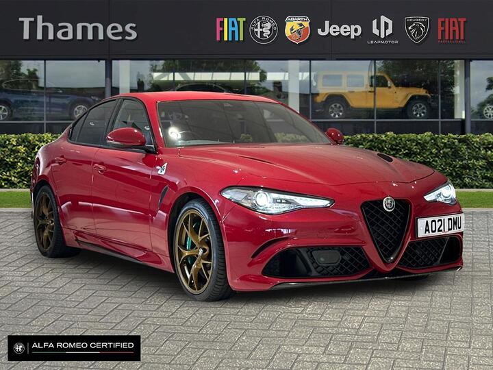 Alfa Romeo Giulia 2.9 V6 Bi-Turbo Quadrifoglio Auto Euro 6 (s/s) 4dr Alfa Romeo Giulia 2.9 V6 Bi-Turbo Quadrifoglio Auto Euro 6 (s/s) 4dr