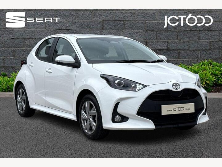 Toyota Yaris 1.5 VVT-h Icon E-CVT Euro 6 (s/s) 5dr Toyota Yaris 1.5 VVT-h Icon E-CVT Euro 6 (s/s) 5dr