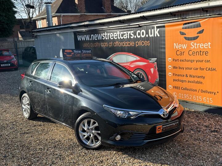 Toyota Auris 1.2 VVT-i Icon Euro 6 (s/s) 5dr (Safety Sense) Toyota Auris 1.2 VVT-i Icon Euro 6 (s/s) 5dr (Safety Sense)
