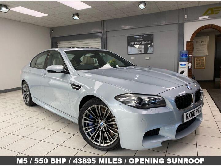 BMW M5 4.4 V8 DCT Euro 6 (s/s) 4dr