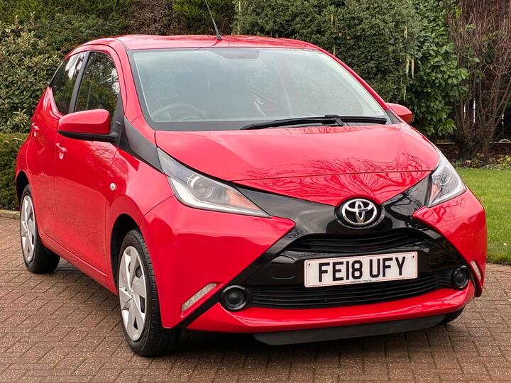 Toyota AYGO 1.0 VVT-i X-play Euro 6 5dr Toyota AYGO 1.0 VVT-i X-play Euro 6 5dr