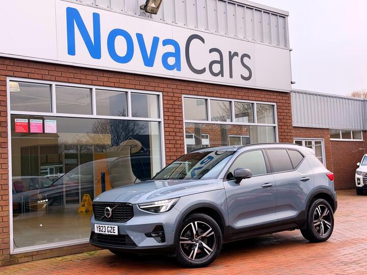 Volvo XC40 2.0 B3 MHEV Plus Dark DCT Auto Euro 6 (s/s) 5dr