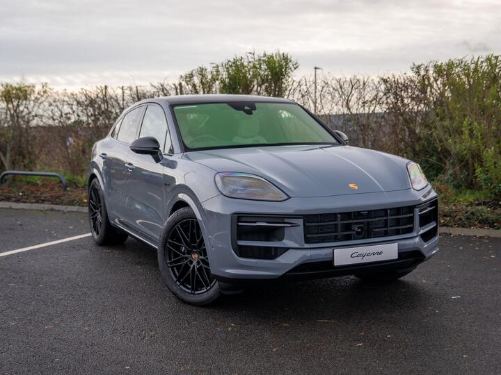 Porsche Cayenne 3.0 V6 E-Hybrid 25.9kWh Black Edition TiptronicS 4WD Euro 6 (s/s) 5dr