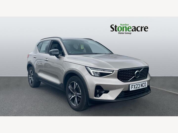 Volvo XC40 2.0 B3 MHEV Plus Dark DCT Auto Euro 6 (s/s) 5dr