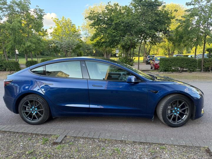 Tesla Model 3 Standard Range Plus Auto RWD 4dr