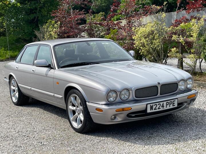 Jaguar XJ 4.0 V8 4dr