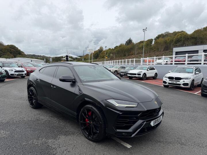 Lamborghini URUS 4.0 V8 Bi-Turbo SUV Panoramic Sunroof, Satin Black Wrap