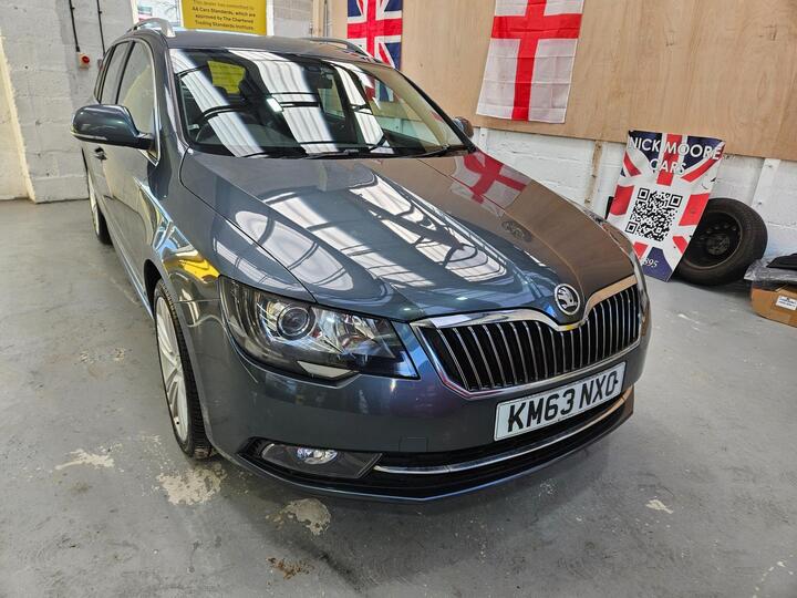 Skoda Superb 2.0 TDI Elegance DSG 4WD Euro 5 (s/s) 5dr