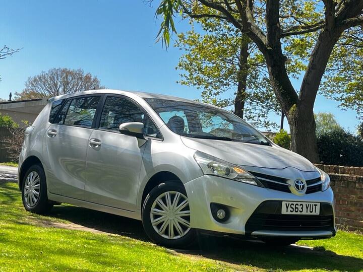 Toyota VERSO 1.6 V-Matic Active Euro 5 5dr (7 Seat) Toyota VERSO 1.6 V-Matic Active Euro 5 5dr (7 Seat)
