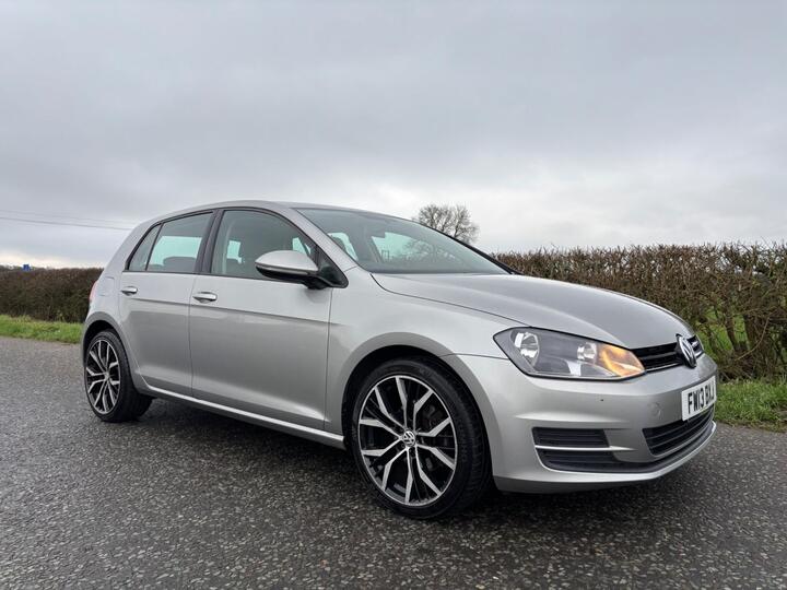 Volkswagen Golf 1.2 TSI BlueMotion Tech S Euro 5 (s/s) 5dr Volkswagen Golf 1.2 TSI BlueMotion Tech S Euro 5 (s/s) 5dr