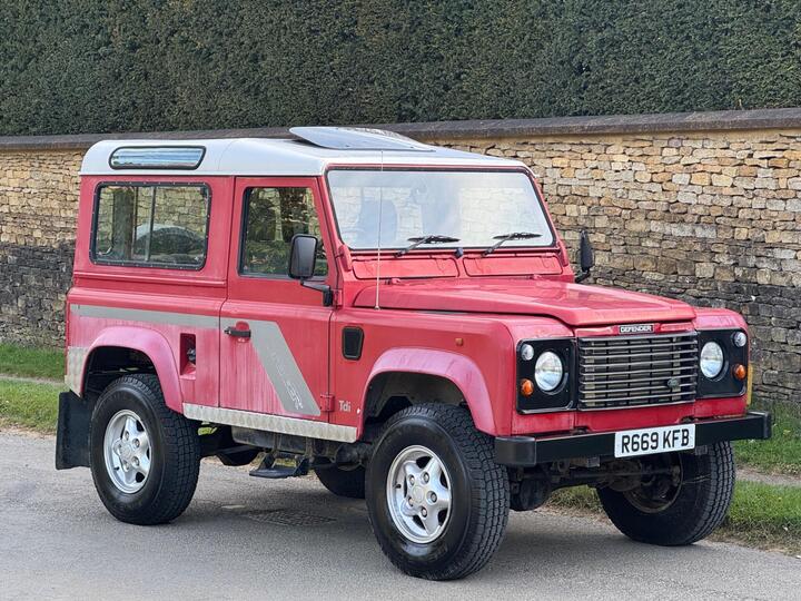 Land Rover Defender 90 2.5 TDi County Station Wagon 3dr Land Rover Defender 90 2.5 TDi County Station Wagon 3dr