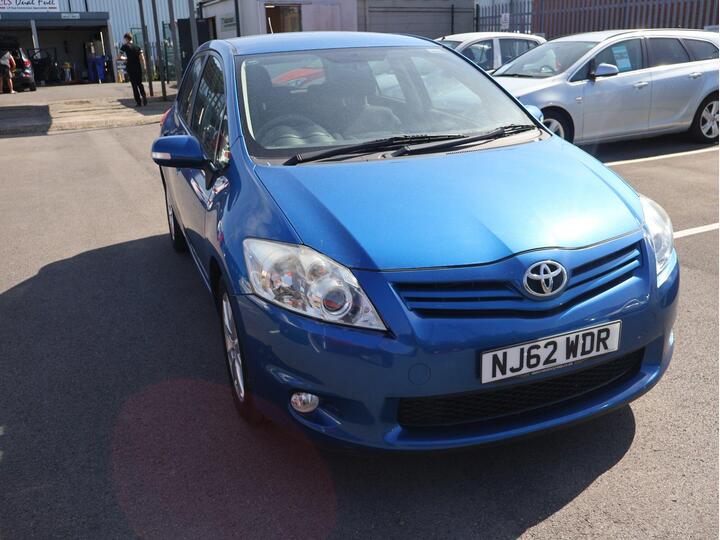 Toyota AURIS 1.6 V-Matic Colour Collection Euro 5 5dr