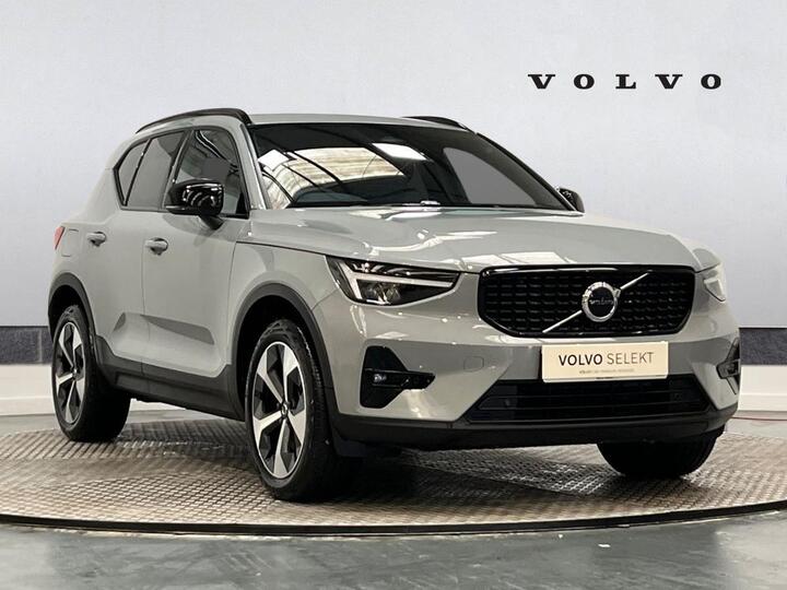 Volvo XC40 2.0 B3 MHEV Plus Dark DCT Auto Euro 6 (s/s) 5dr