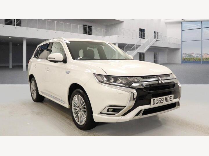 Mitsubishi Outlander 2.4h TwinMotor 13.8kWh 4h CVT 4WD Euro 6 (s/s) 5dr Mitsubishi Outlander 2.4h TwinMotor 13.8kWh 4h CVT 4WD Euro 6 (s/s) 5dr