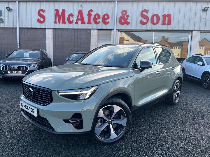 Volvo XC40 2.0 B4 MHEV Plus DCT Auto Euro 6 (s/s) 5dr