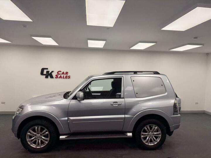 Mitsubishi SHOGUN 3.2 DI-DC SG2 4work 4WD L1 3dr Mitsubishi SHOGUN 3.2 DI-DC SG2 4work 4WD L1 3dr