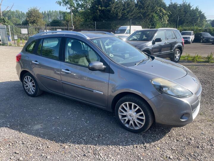 Renault Clio 1.5 DCi Dynamique TomTom Sport Tourer Euro 5 5dr Renault Clio 1.5 DCi Dynamique TomTom Sport Tourer Euro 5 5dr