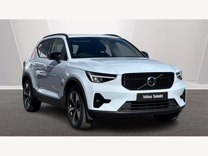 Volvo XC40 2.0 B3 MHEV Plus Dark DCT Auto Euro 6 (s/s) 5dr
