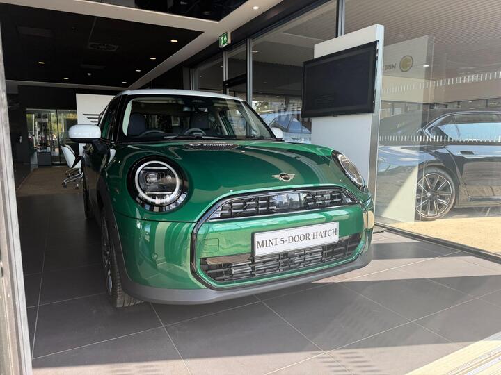 MINI Cooper 1.5C Classic Steptronic Euro 6 (s/s) 5dr