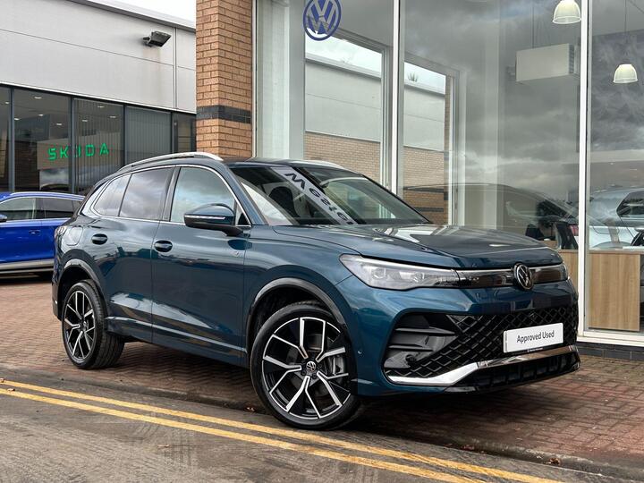 Volkswagen Tiguan 1.5 TSI EHybrid 19.7kWh R-Line DSG Euro 6 (s/s) 5dr Volkswagen Tiguan 1.5 TSI EHybrid 19.7kWh R-Line DSG Euro 6 (s/s) 5dr