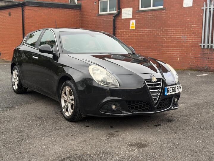 Alfa Romeo Giulietta 1.4 TB MultiAir Lusso Euro 5 (s/s) 5dr Alfa Romeo Giulietta 1.4 TB MultiAir Lusso Euro 5 (s/s) 5dr