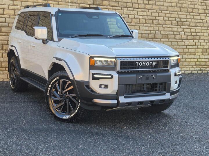 Toyota Land Cruiser 2.8D Invincible Auto 4WD Euro 6 (s/s) 5dr (LWB) Toyota Land Cruiser 2.8D Invincible Auto 4WD Euro 6 (s/s) 5dr (LWB)