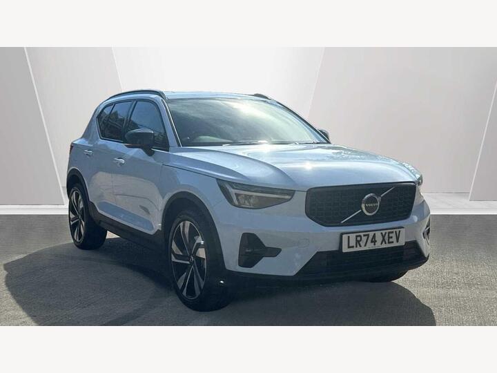 Volvo XC40 2.0 B3 MHEV Plus Dark DCT Auto Euro 6 (s/s) 5dr