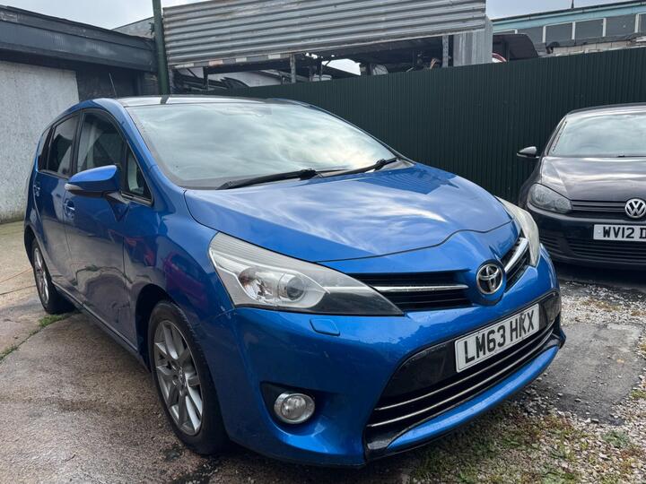 Toyota Verso 2.0 D-4D Excel Euro 5 5dr Toyota Verso 2.0 D-4D Excel Euro 5 5dr