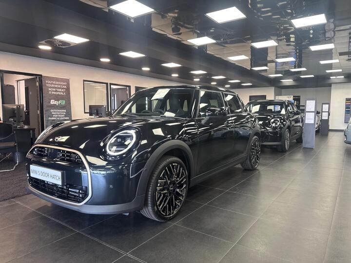 MINI Cooper 1.5C Exclusive Steptronic Euro 6 (s/s) 5dr