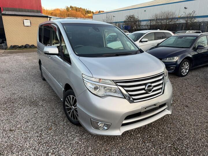 Nissan Serena 2.0 HYBRID AUTOMATIC 8 SEATER