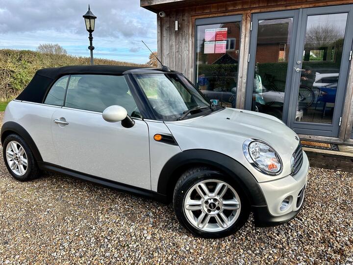 MINI Convertible 1.6 Cooper Euro 5 (s/s) 2dr