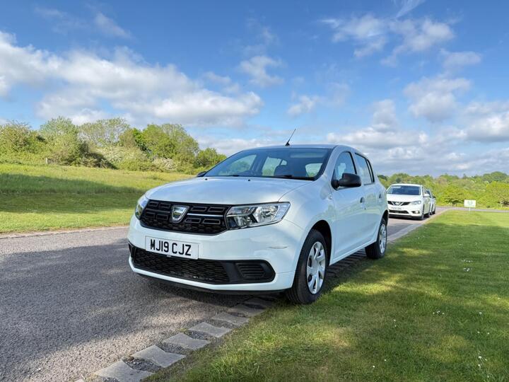 Dacia Sandero 1.0 SCe Essential Euro 6 5dr Dacia Sandero 1.0 SCe Essential Euro 6 5dr