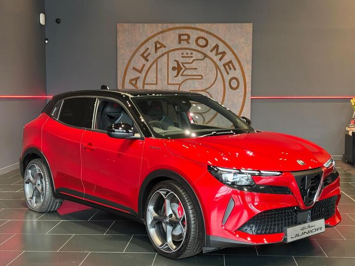 Alfa Romeo Junior 54kWh Elettrica Veloce Auto 5dr