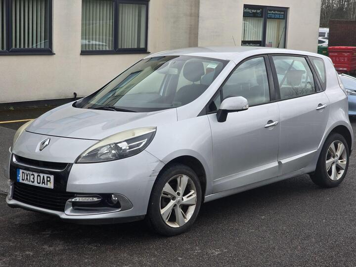 Renault Scenic 1.5 DCi Dynamique TomTom Euro 5 (s/s) 5dr Renault Scenic 1.5 DCi Dynamique TomTom Euro 5 (s/s) 5dr
