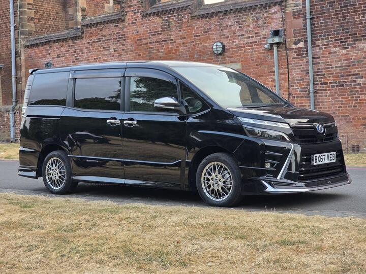 Toyota Voxy Hybrid Auto Economical UBER XL & FAMILY