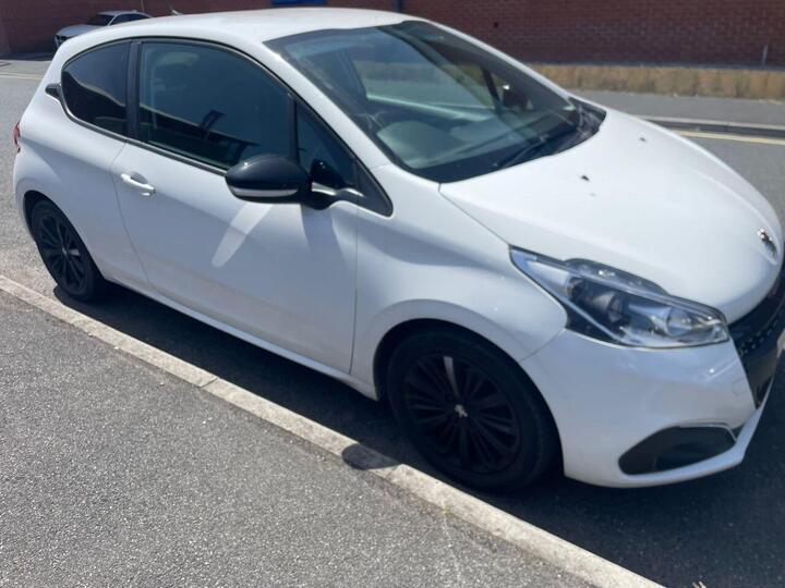 Peugeot 208 1.2 PureTech Black Edition Euro 6 3dr