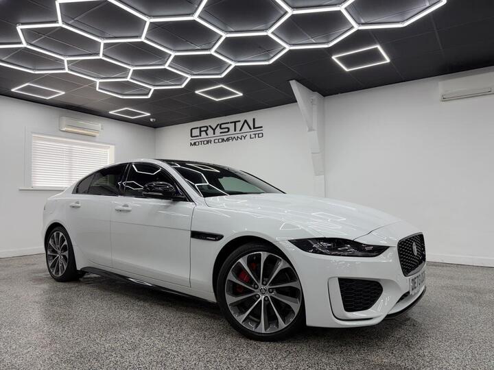 Jaguar XE 2.0 D200 MHEV R-Dynamic SE Black Auto Euro 6 (s/s) 4dr