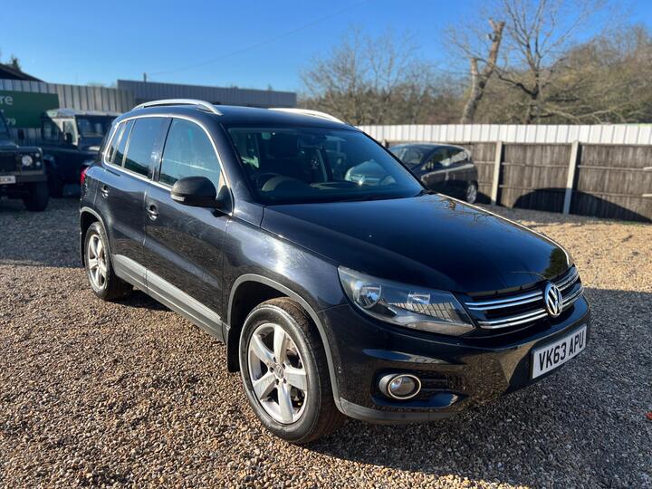 Volkswagen Tiguan 2.0 TDI BlueMotion Tech Escape DSG 4WD Euro 5 (s/s) 5dr Volkswagen Tiguan 2.0 TDI BlueMotion Tech Escape DSG 4WD Euro 5 (s/s) 5dr