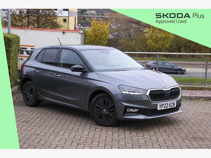 Skoda Fabia 1.0 MPI Colour Edition Euro 6 (s/s) 5dr Skoda Fabia 1.0 MPI Colour Edition Euro 6 (s/s) 5dr