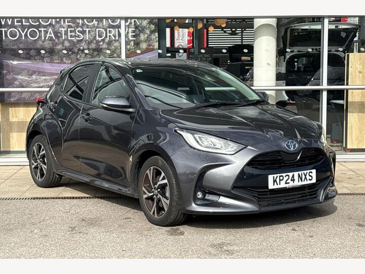 Toyota Yaris 1.5 VVT-h Design E-CVT Euro 6 (s/s) 5dr