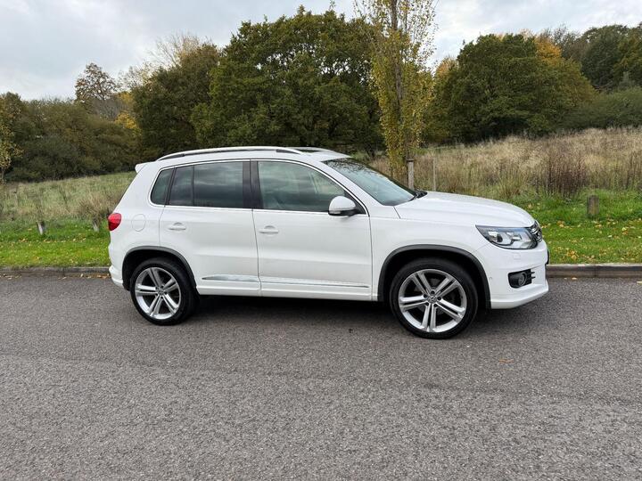 Volkswagen Tiguan 2.0 TDI BlueMotion Tech R-Line DSG 4WD Euro 5 (s/s) 5dr Volkswagen Tiguan 2.0 TDI BlueMotion Tech R-Line DSG 4WD Euro 5 (s/s) 5dr