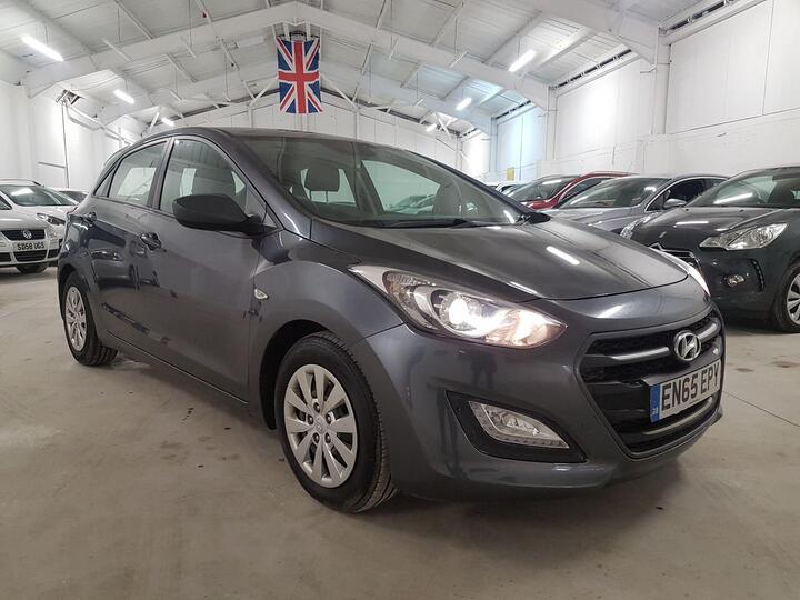 Hyundai I30 1.6 CRDi Blue Drive S Euro 6 (s/s) 5dr Hyundai I30 1.6 CRDi Blue Drive S Euro 6 (s/s) 5dr