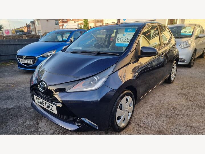 Toyota AYGO 1.0 VVT-i X-play Euro 5 5dr Euro 5 Toyota AYGO 1.0 VVT-i X-play Euro 5 5dr Euro 5
