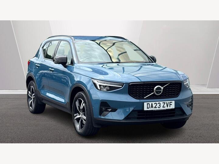 Volvo XC40 2.0 B3 MHEV Plus Dark DCT Auto Euro 6 (s/s) 5dr