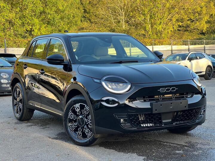 Fiat 600 1.2 MHEV E-DCT Euro 6 (s/s) 5dr