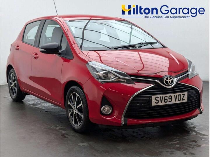 Toyota YARIS 1.5 VVT-h Icon Tech E-CVT Euro 6 (s/s) 5dr