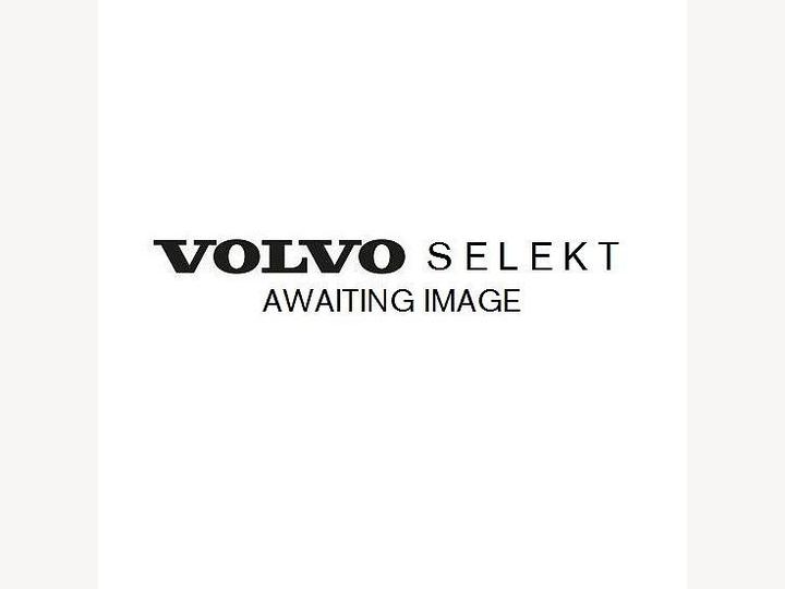 Volvo XC40 B4 R-Design - (Volvo On Call, Rear Park Assist)