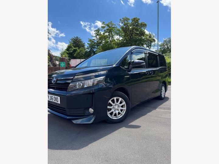 Toyota Voxy Toyota Voxy 1.8 Hybrid