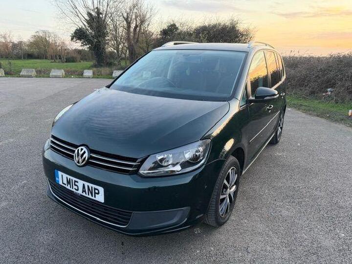 Volkswagen Touran 1.6 TDI BlueMotion Tech SE DSG Euro 5 (s/s) 5dr Volkswagen Touran 1.6 TDI BlueMotion Tech SE DSG Euro 5 (s/s) 5dr