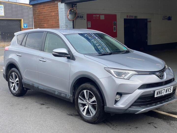 Toyota RAV4 2.0 D-4D Business Edition Euro 6 (s/s) 5dr (Safety Sense, Nav)